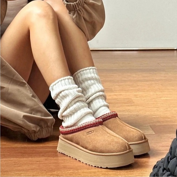 UGG Tazz Platform Slippers Chestnut NWT Size 9 - Picture 1 of 14